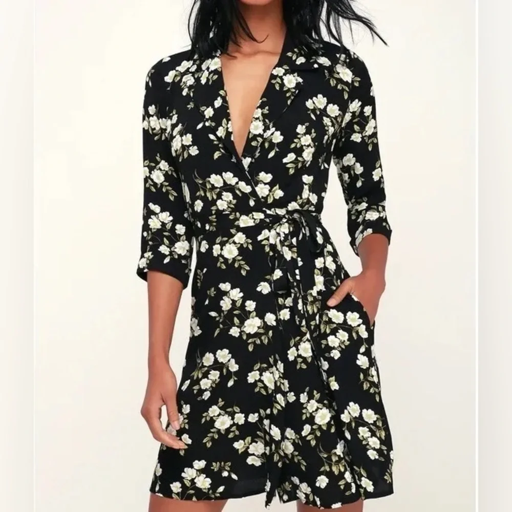 Lulus Black Floral Wrap Mini Dress size small - Picture 1 of 8